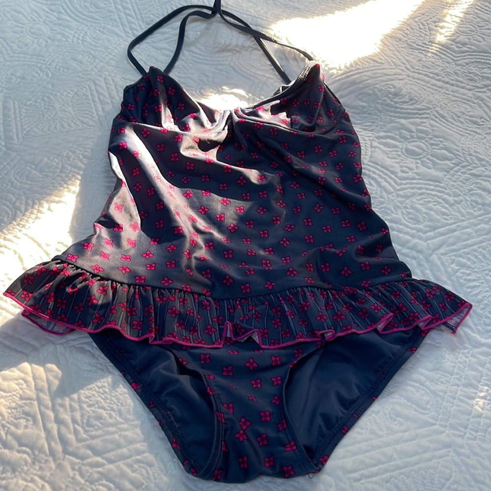 Marc Jacob Ladies size m underwire swim suit. Dark grey/pink lightly lined